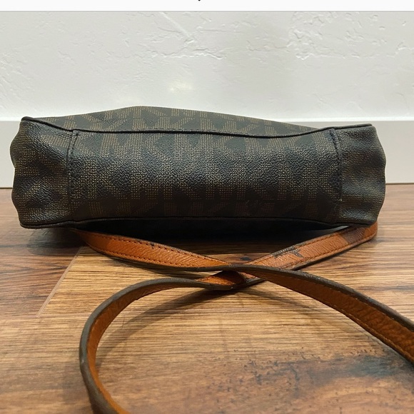 Michael Kors Brown Monogram Handbag - Picture 4 of 8